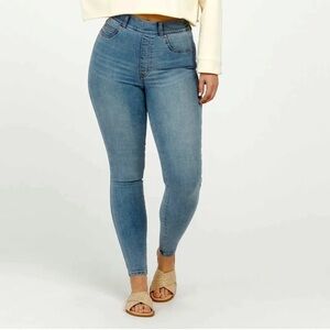 Spanx Skinny Jeans in Light Vintage Wash NWT